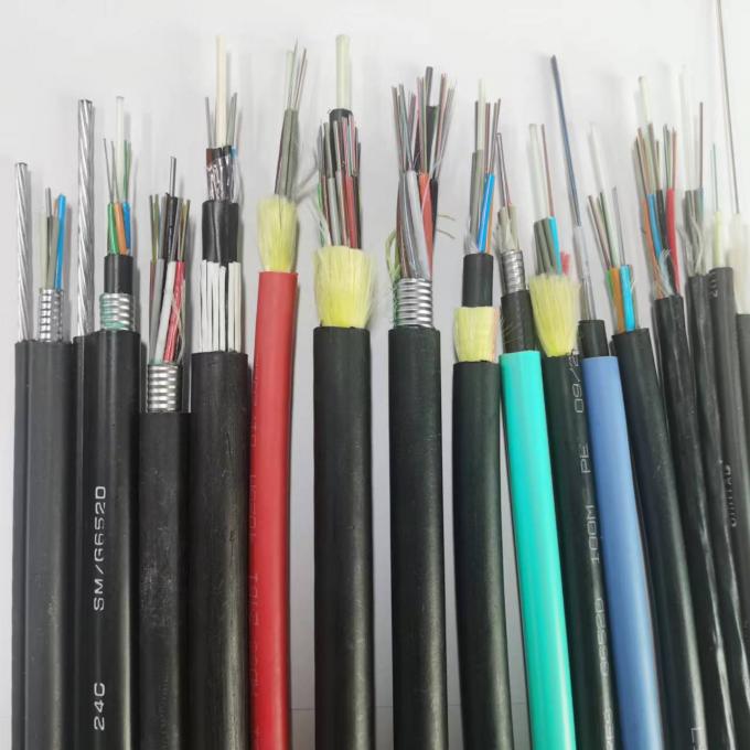 GYXTW كابل ألياف ضوئية مزود بالدرع ذات الوضع الواحد مع غلاف HDPE للاستخدام الجوي والقناة 3