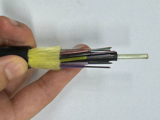 كابل ألياف ضوئية في الهواء الطلق ذات الوضع الواحد G652D معطف واحد لـ ADSS المصغرة الجوية