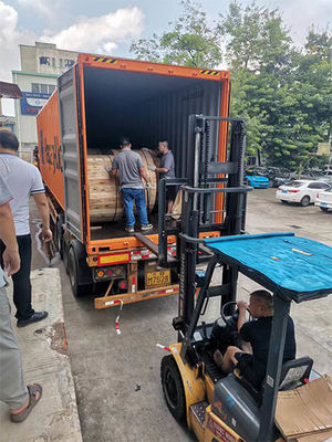 كل الكهرباء المثبتة ذاتياً ADSS العرض 250m 24 Core 48 Core 96 Core كابل الألياف الضوئية ADSS