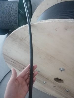 كابلات الألياف البصرية المدرعة تحت الأرض أنبوب فضفاض مركزي 4 كور