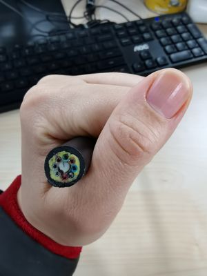 عالية الجهد ADSS 100m سبان مزدوجة غمد كابل سترة واحدة